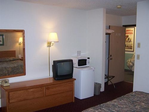 Oyo Hotel Shelby Mt Hwy 2 & I-15 Extérieur photo
